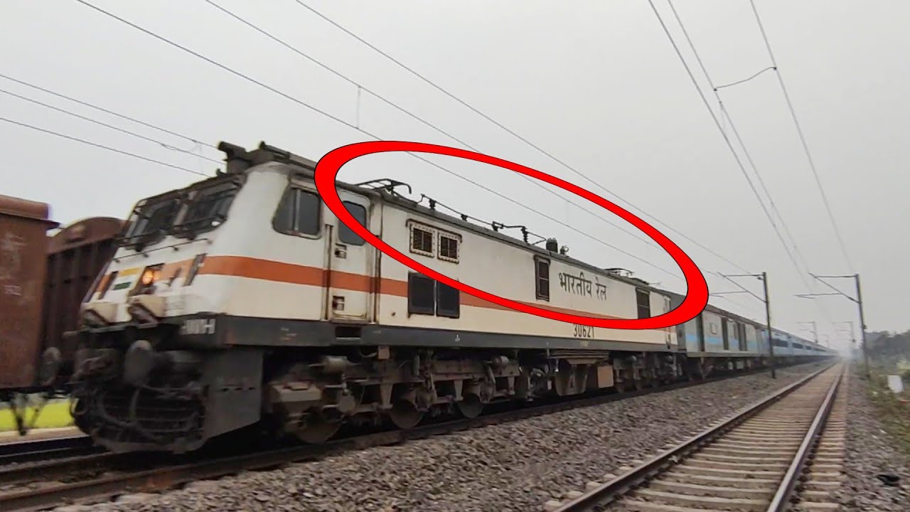 Unbelievable | Speeding Agnibina Express with both Pantographs down | WAP7 running without OHE power