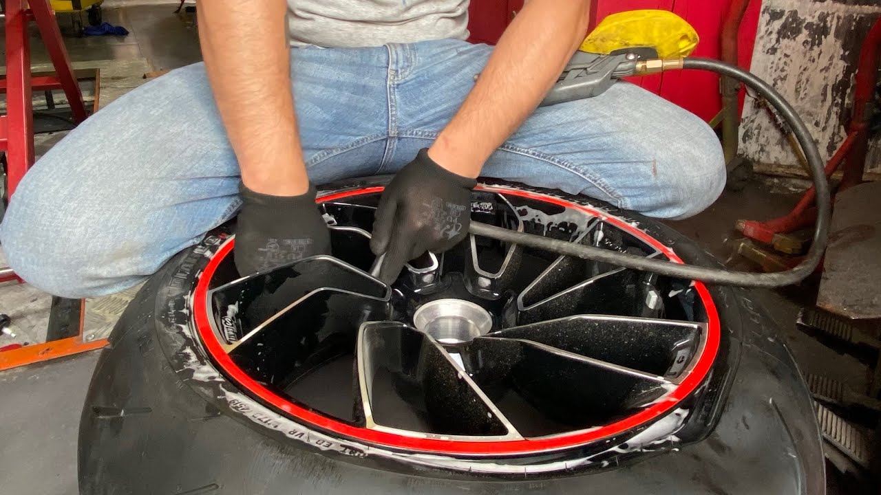 Ducati Diavel S front tire change
