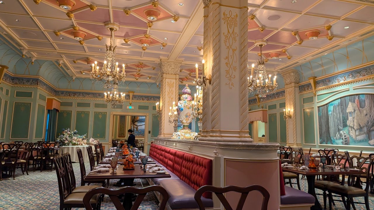 Royal Banquet Hall Character Dining, Fantasyland - Shanghai China Disneyland