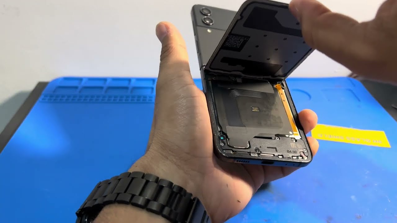 Как разобрать или заменить экран Samsung Galaxy Z Flip 4 F721b.