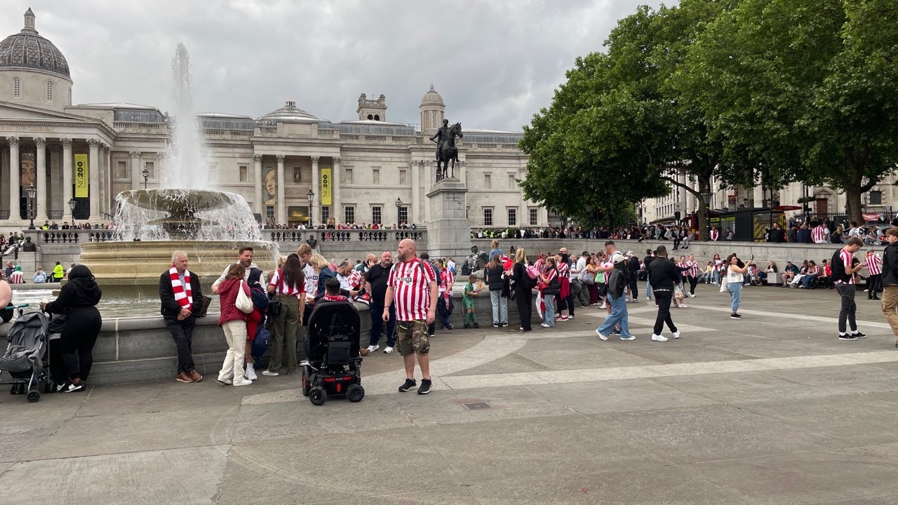 🔴 #LIVE Sunderland Fans Descend on Trafalgar Square #LONDON 🔴