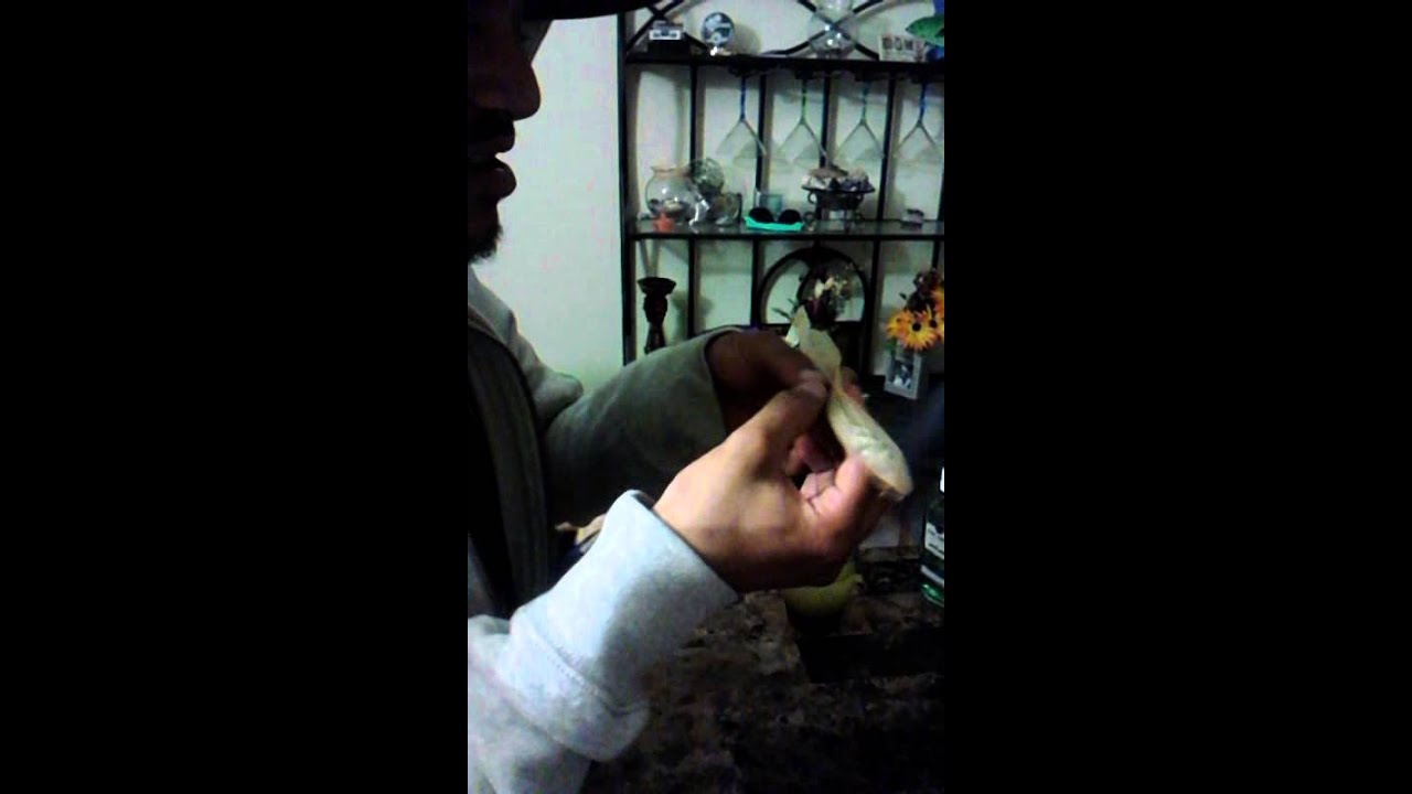 Raw rolling papers in action