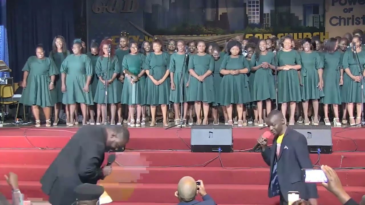 Esiphambanweni Live performance (