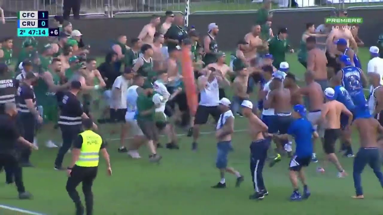 🚨BRIGA NO GRAMADO! TORCIDA DE CORITIBA X CRUZEIRO INVADE O GRAMADO! VEJA