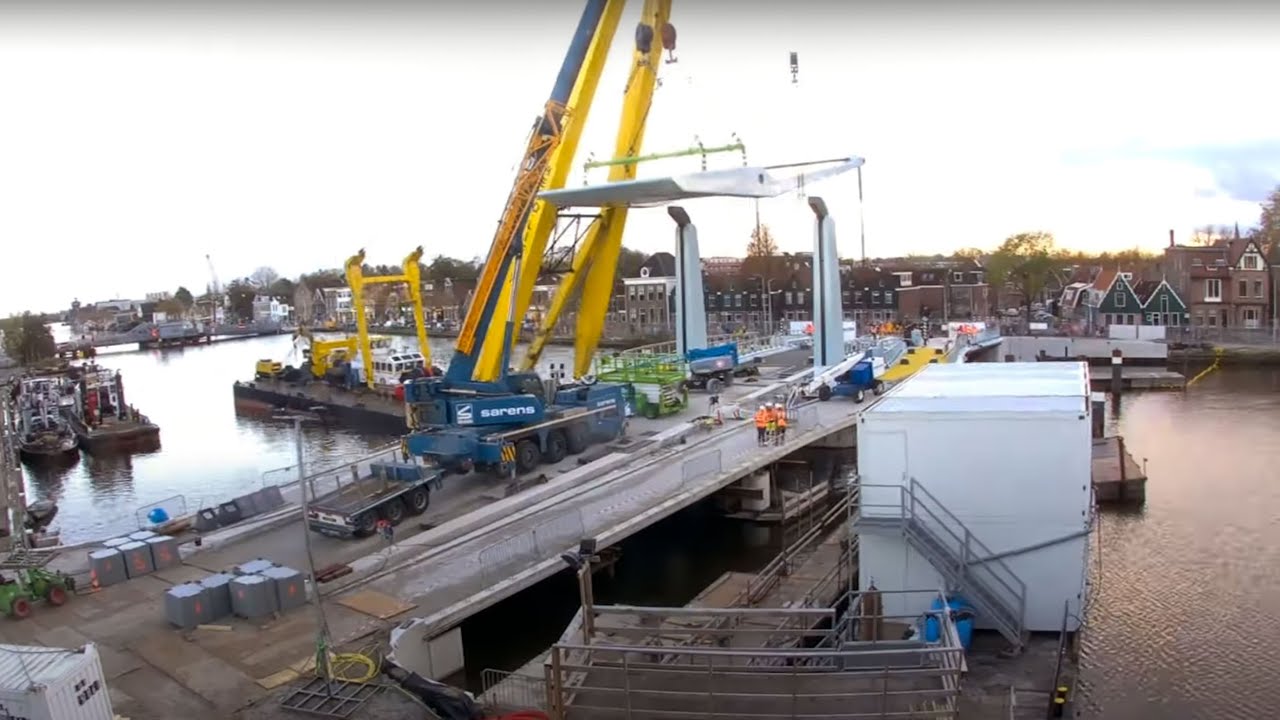Timelapse positioning of parts of new bridge - Zaanbrug