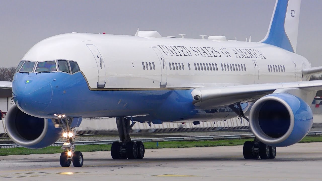 CLOSE UP "Air Force Two" - Boeing C-32 USAF Takeoff