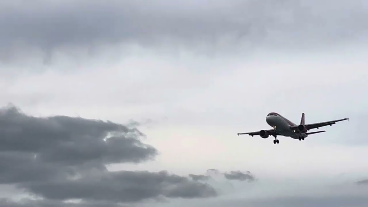 lanzarote airport landing easyjet landing from liverpool john lennon airport airbus 320 ceo G-EZTZ