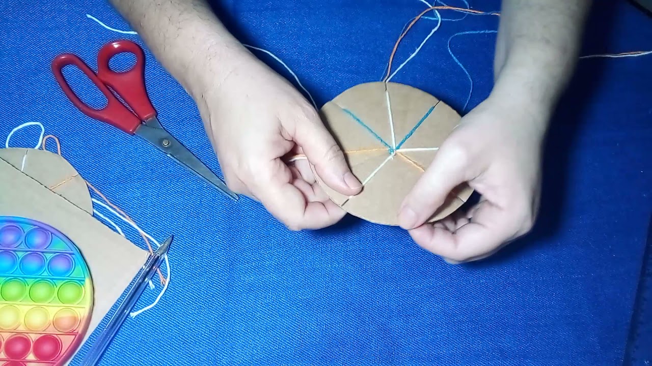 Pulseira no Tear de Papelão