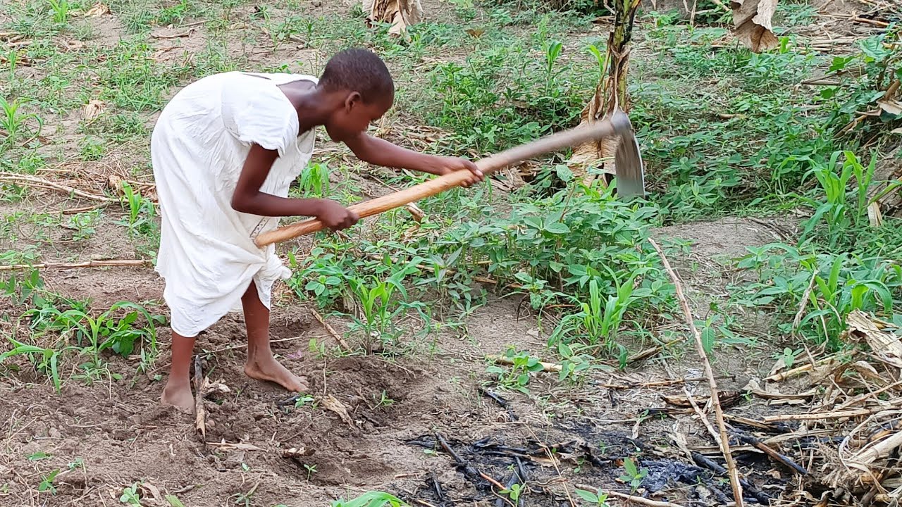 Village Struggle Of 10year Old Girl in CountrySide| Africa Uganda 🇺🇬