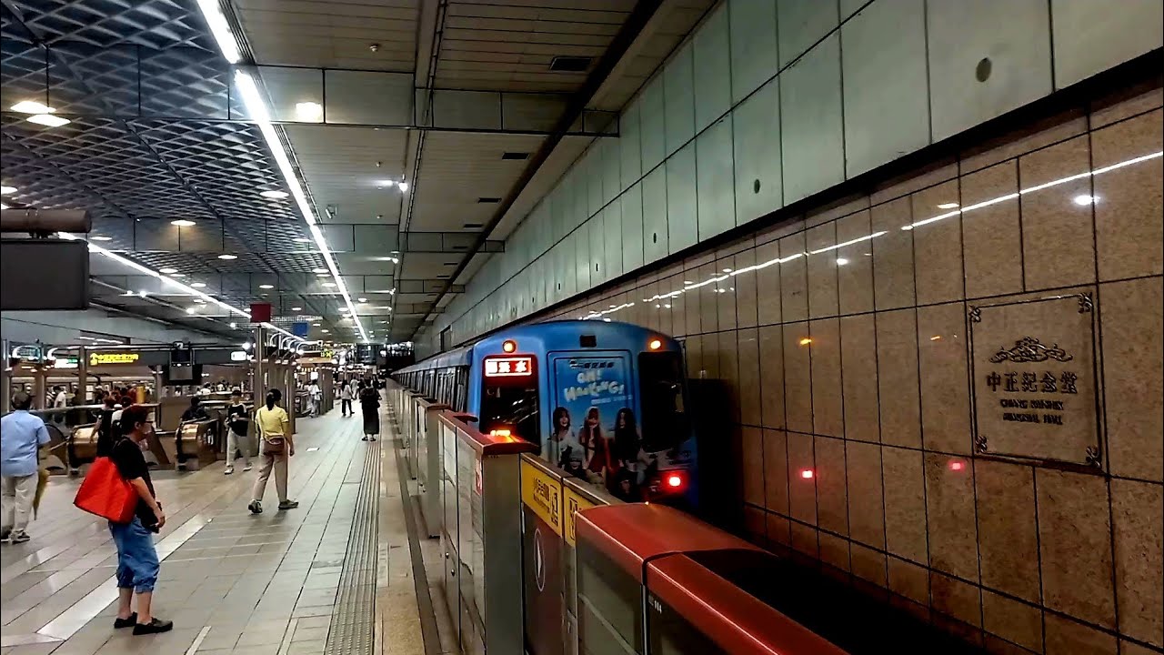 【運氣不錯】臺北捷運C381型「幻藍小熊彩繪列車」進出中正紀念堂站-2025/6/15