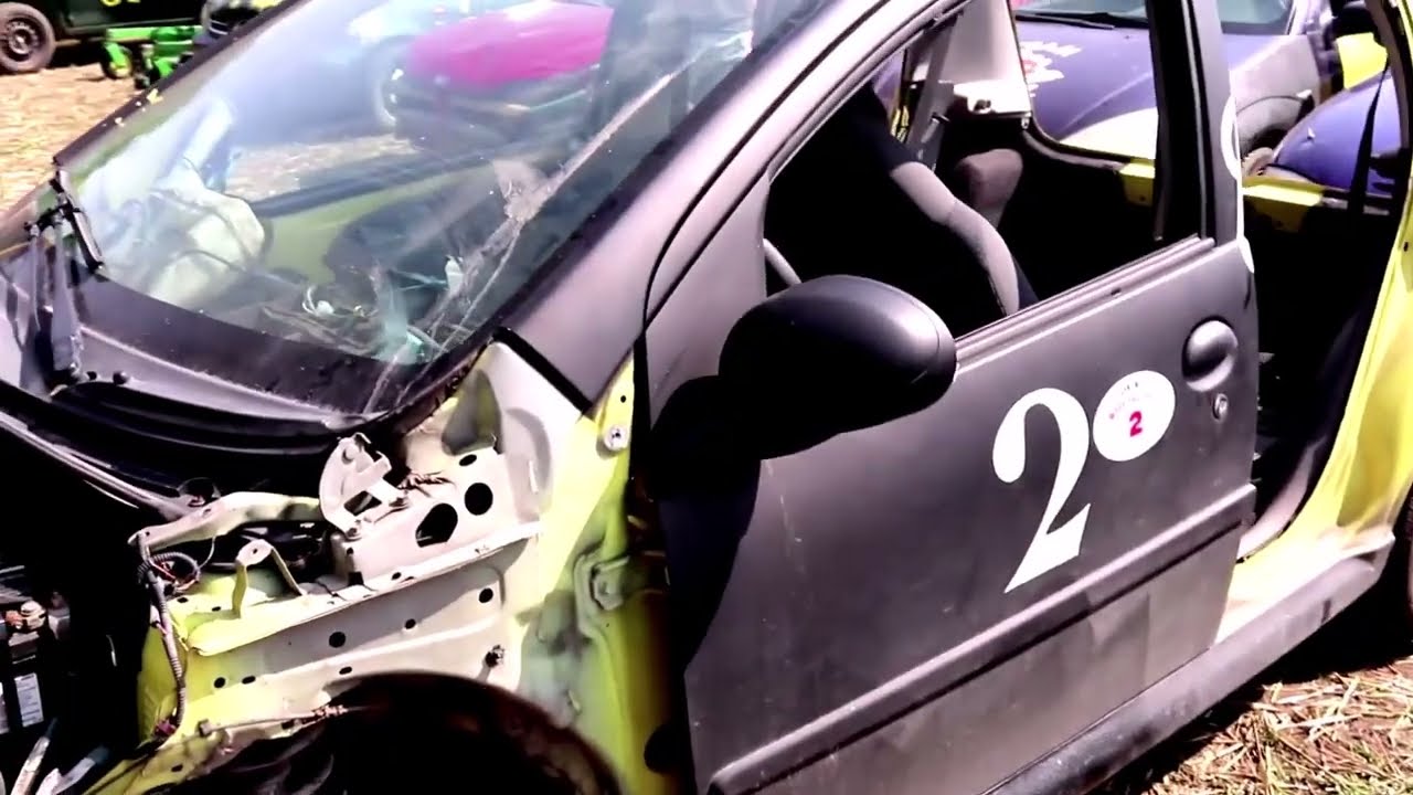 Wyścig wraków samochody gotoewe do jazdy