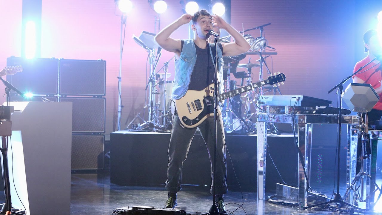 Bleachers Perform 'Don't Take the Money'