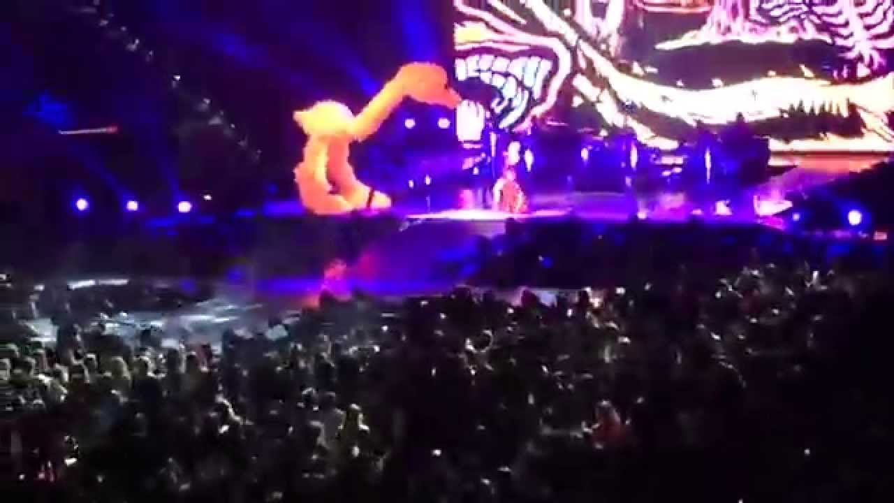 Miley Cyrus - FU + Do My Thang - Bangerz Tour Raleigh NC
