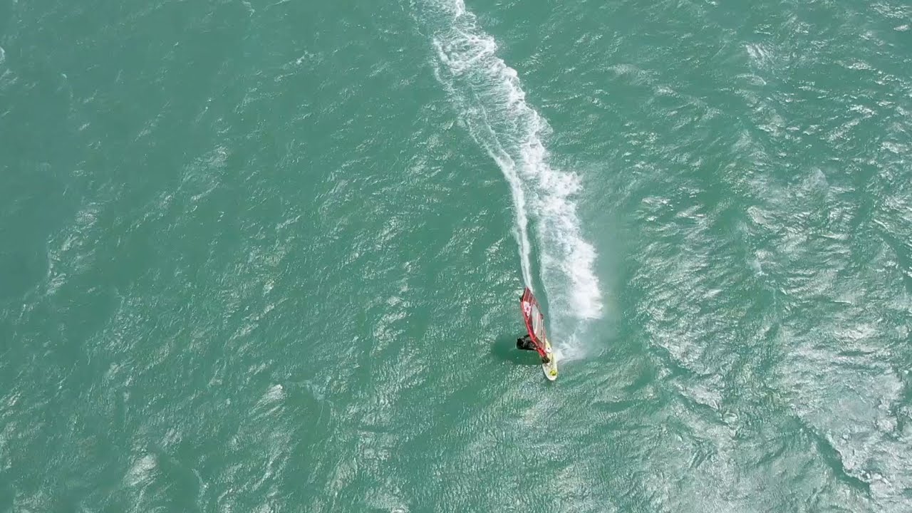 Windsurfing in Vietnam (Mui Ne)