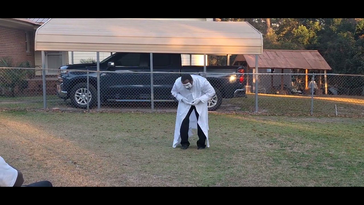 Humble Worshiper mime to:(1995) Now Behold the Lamb by Kirk Franklin and the family (Christmas 2025)