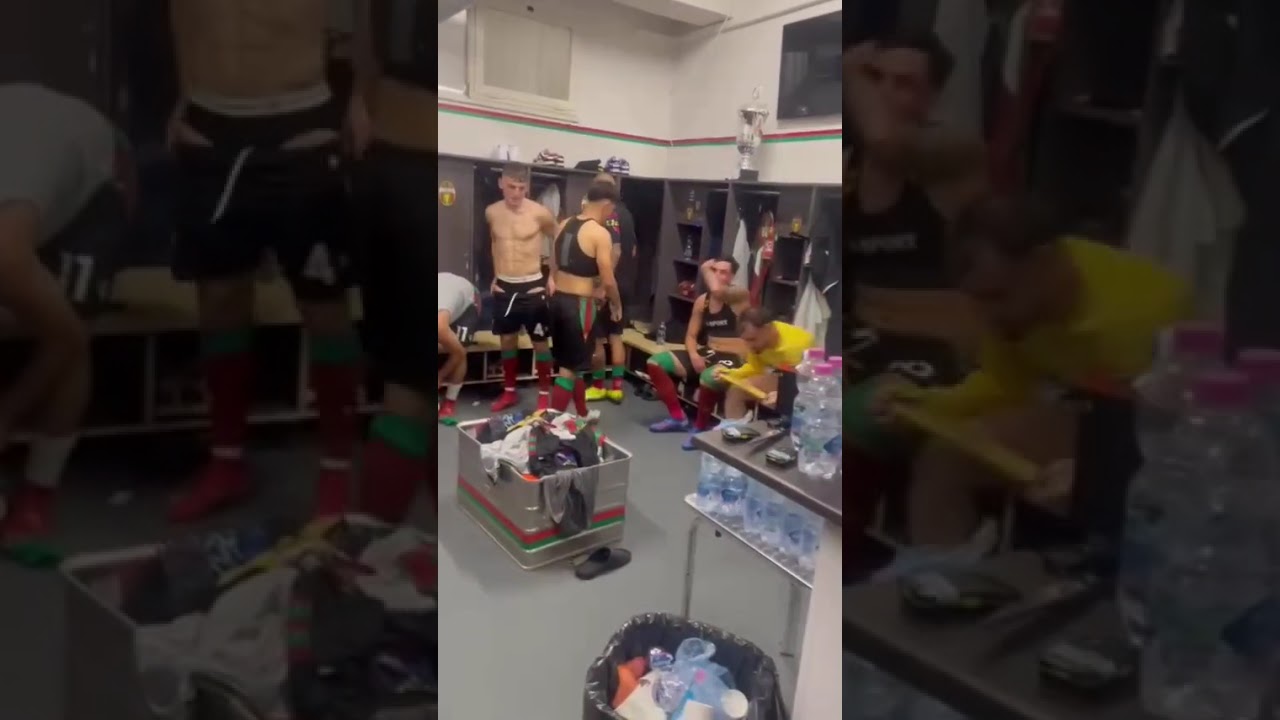 ❤️💚 I giocatori della #Ternana ringraziano #StefanoBandecchi dopo la vittoria sul #Carpi