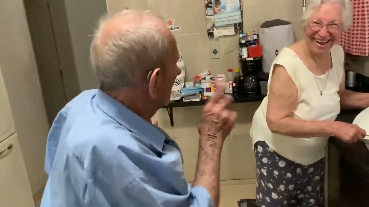 Vovô tá deixando a ERZA doida 😝