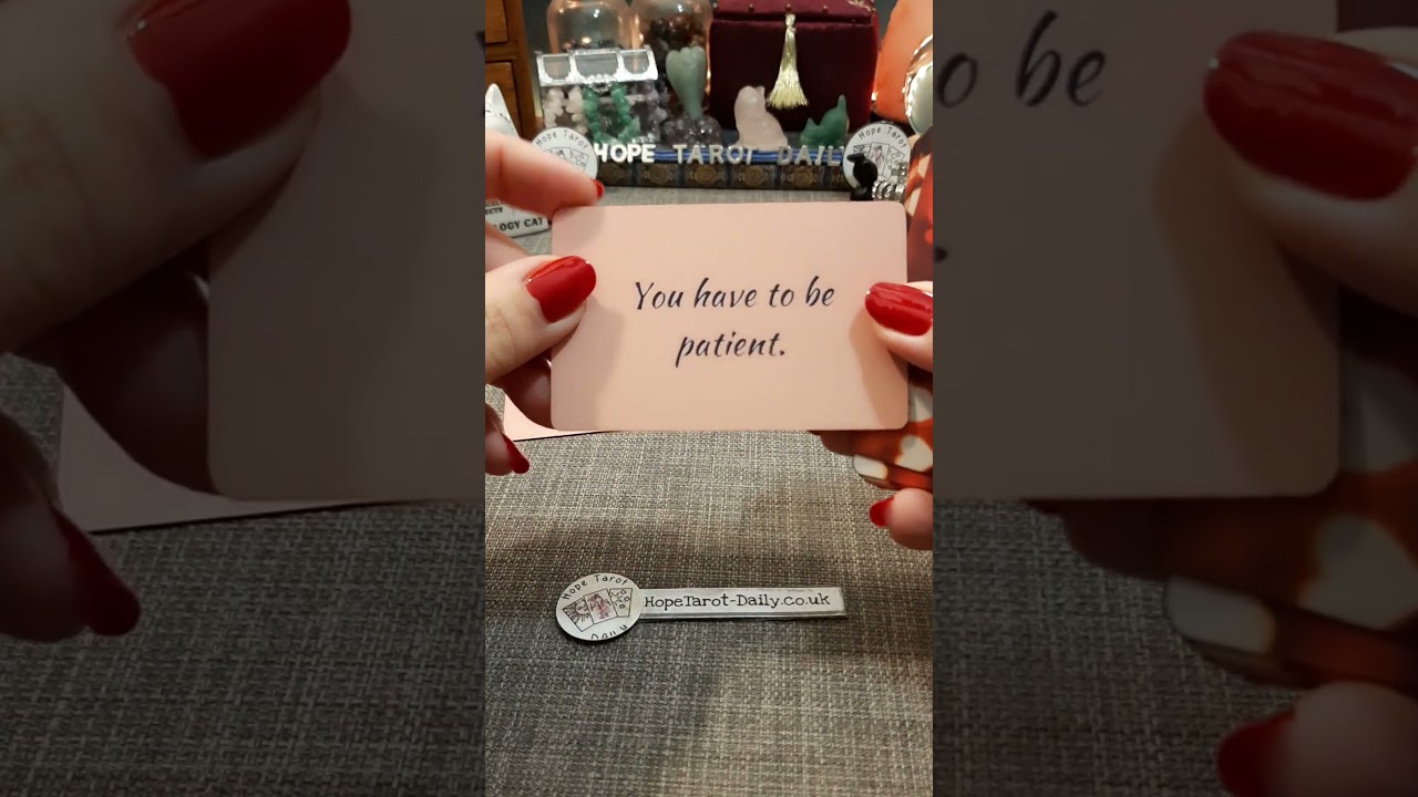 Человек, о котором вы думаете, хочет вам что-то сказать | Гадание на картах Таро (вечная классика)