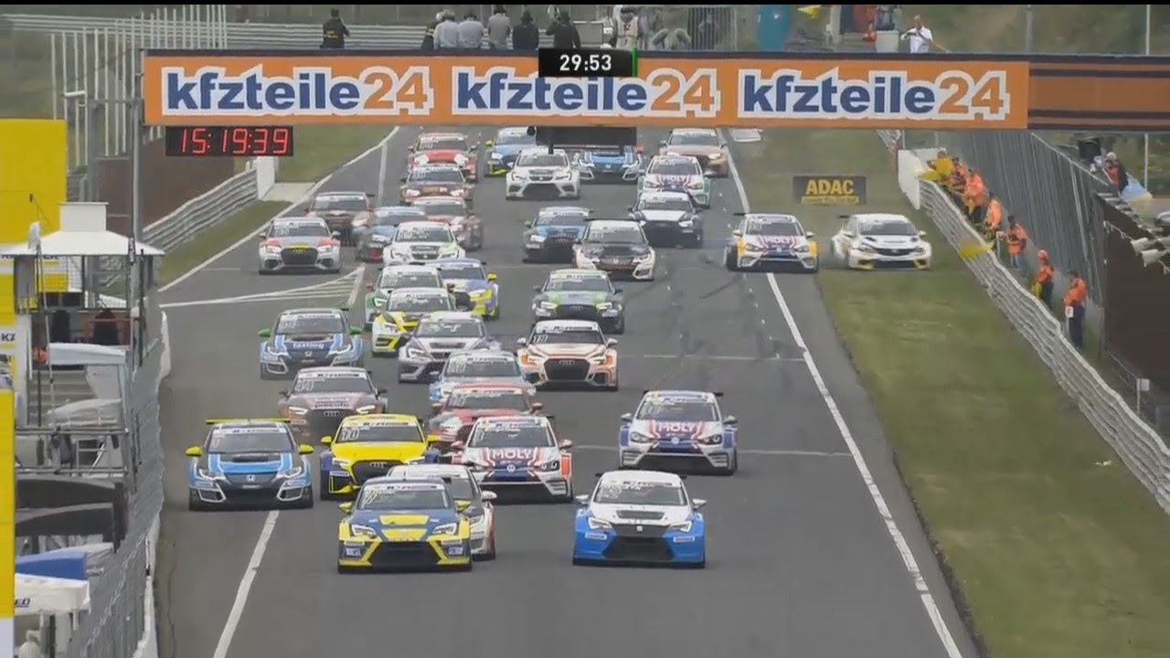 ADAC TCR Germany 2017. Race 1 Circuit Park Zandvoort. Start Crash