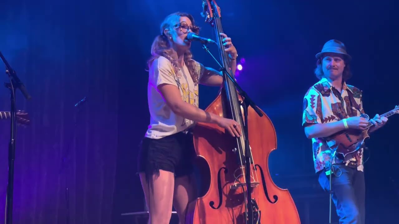 Molly Tuttle & Golden Highway (Shelby Means lead vocals)  5/11/24 ''Rabbit in a Log'' Detroit, MI
