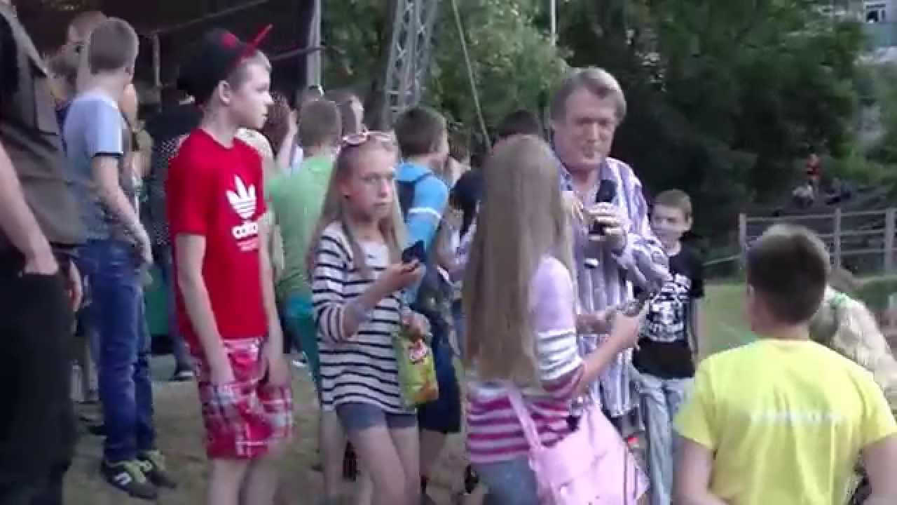 Ukzinios.lt- superfiesta Ukmergėje: Vytautas Šiškauskas tarp žiūrovų