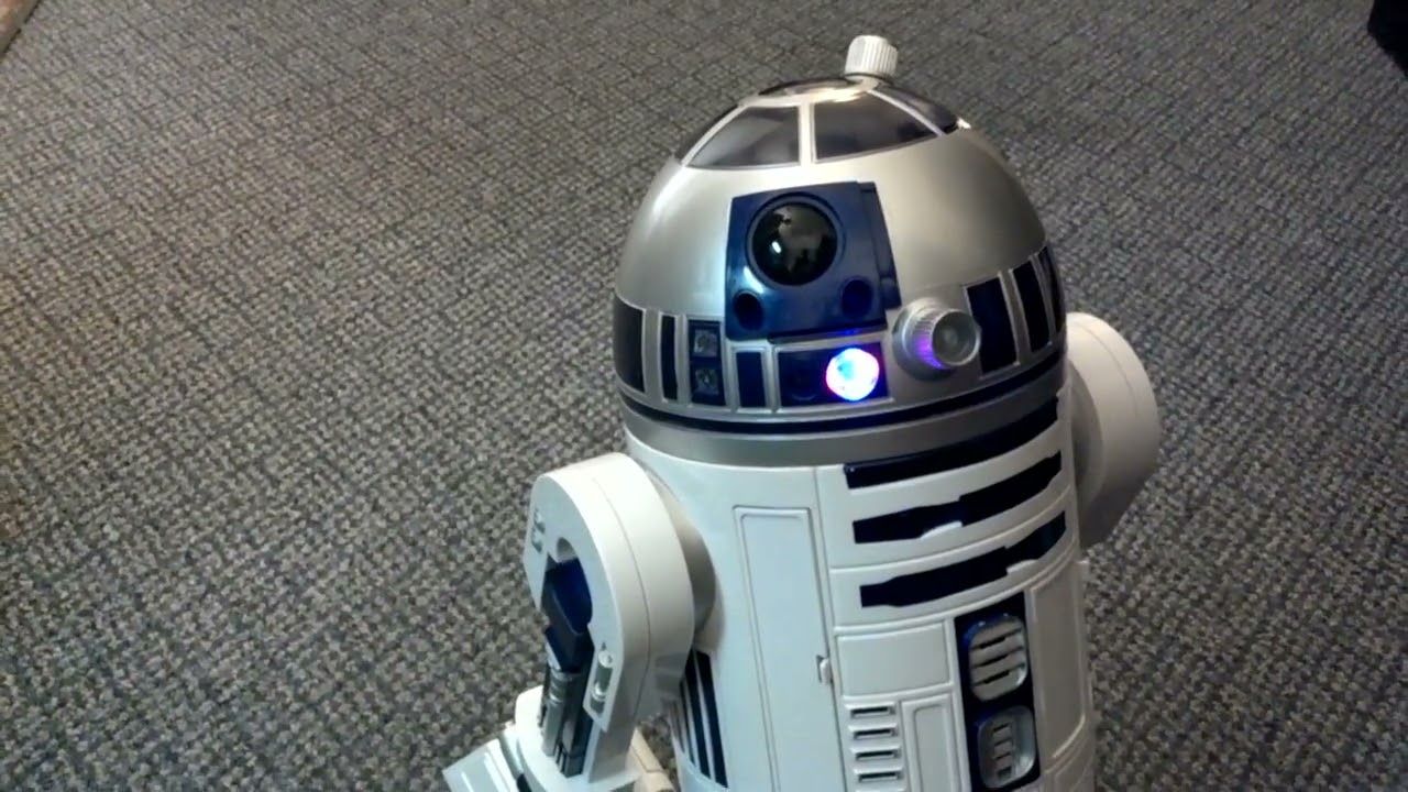 Робот R2-D2 из 2009 года... (#rawfootage & #filmedoniphone)