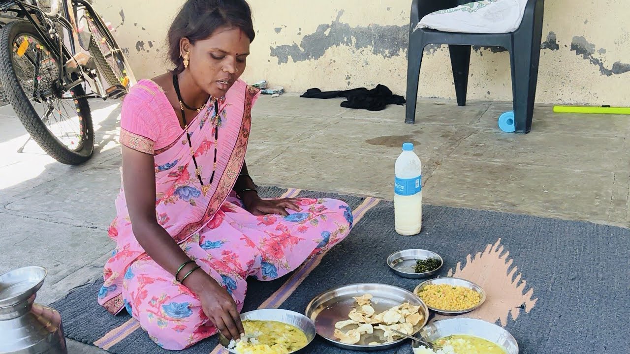  जेवण करायला 😋 काय बेत आहे बघा काव्याला आवडतं नाही 