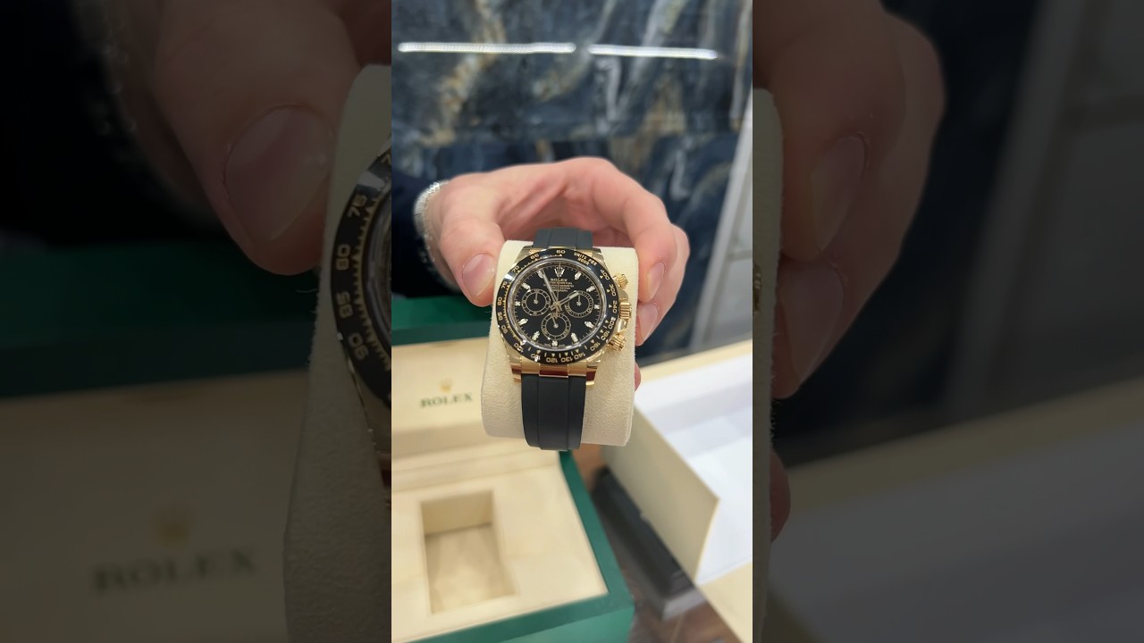 Gold Rolex Daytona on Oysterflex😍Available now @ Watchfinder Canada #rolex #daytona #luxurywatches