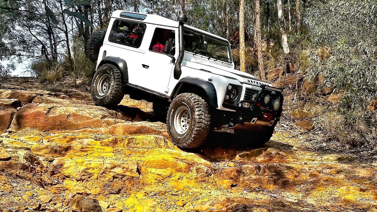 Land Rover Defender 90 4x4 on 35 inch Tyres