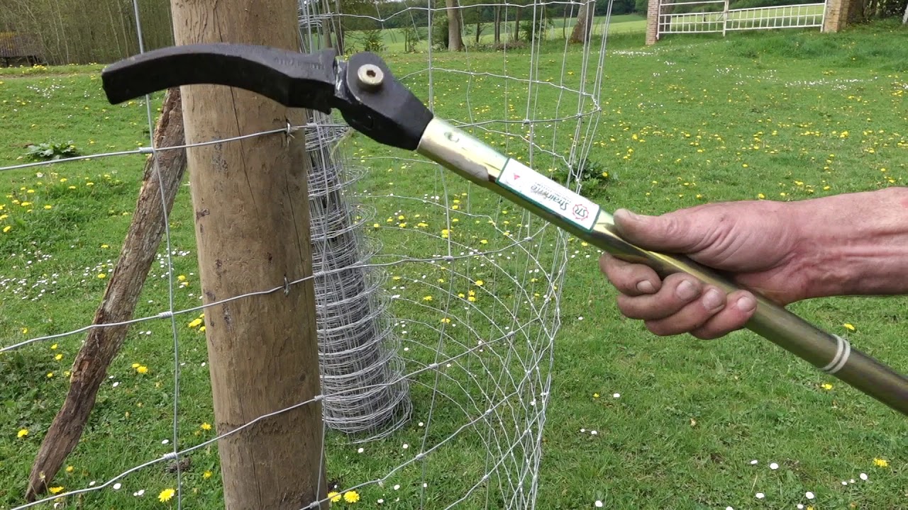 CYCLONE FRANCE : Comment tendre clôture métallique avec le levier StrainriteTM Fencing Systems ?