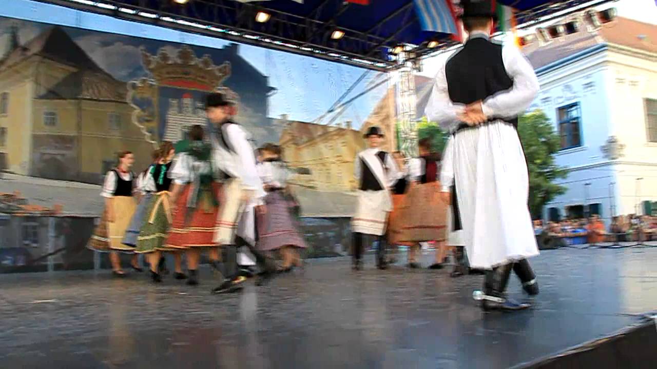 XVI Királyi Napok Nemzetközi Néptáncfesztivál - Táncol