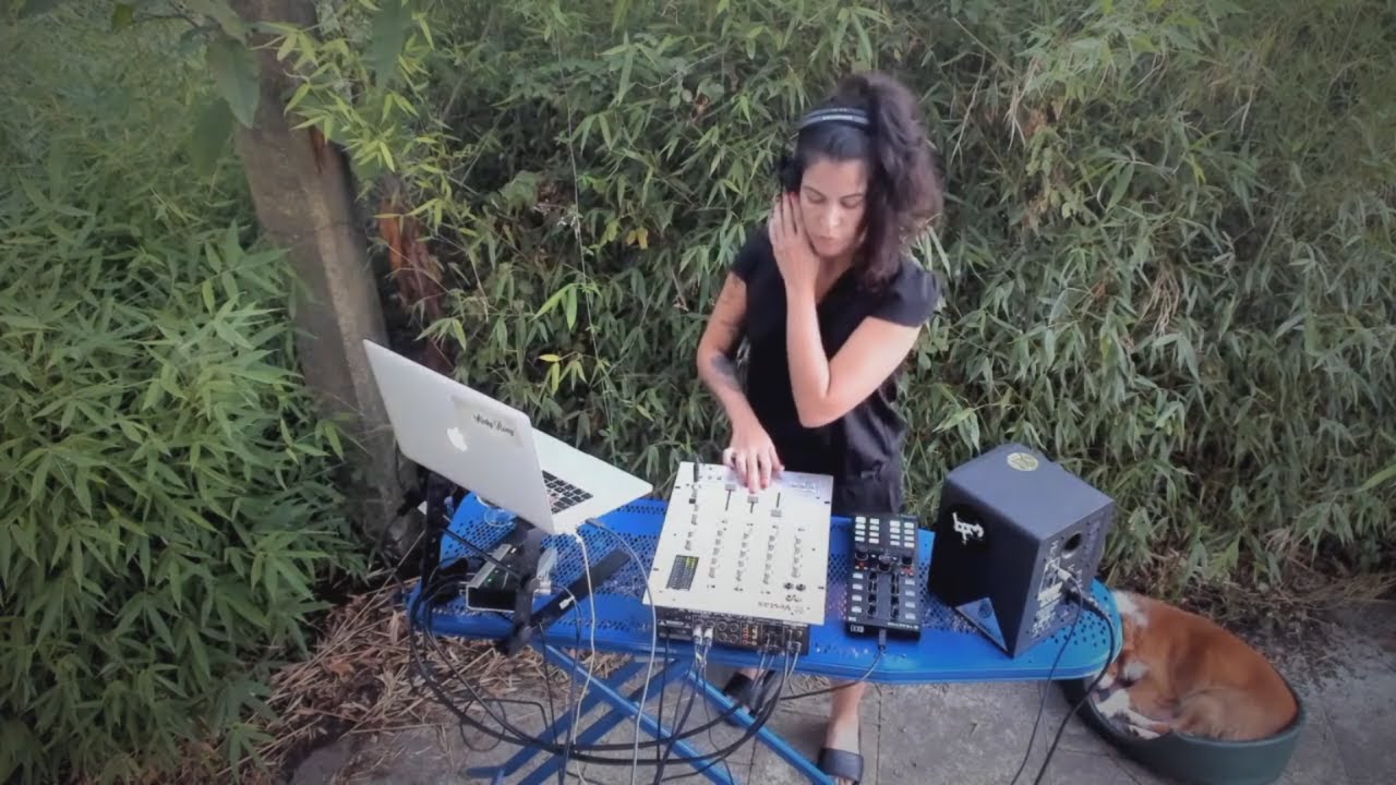 House & Deep House Dj set by Risky Romy (Playful Happy Set)