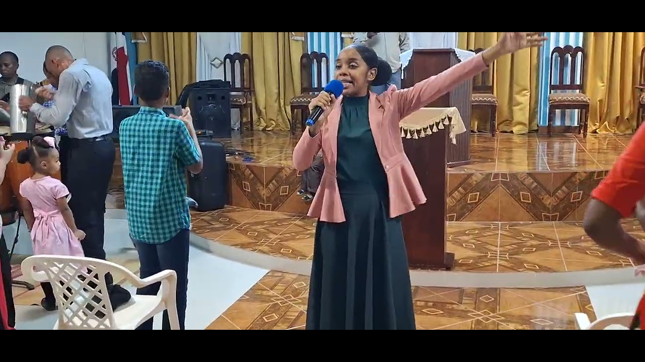 Ana Julia Ramírez canta coros de fuego temas rebosa   mi corazón