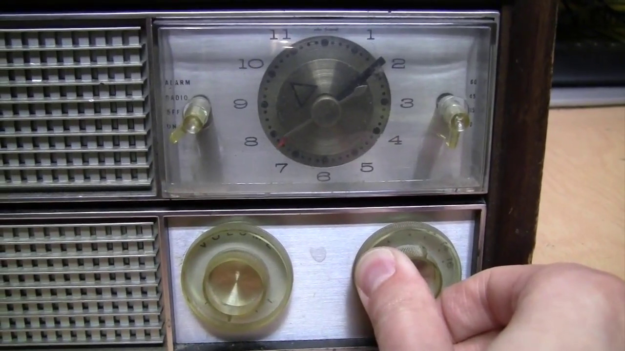 All-original 1965 Philco vacuum tube clock radio