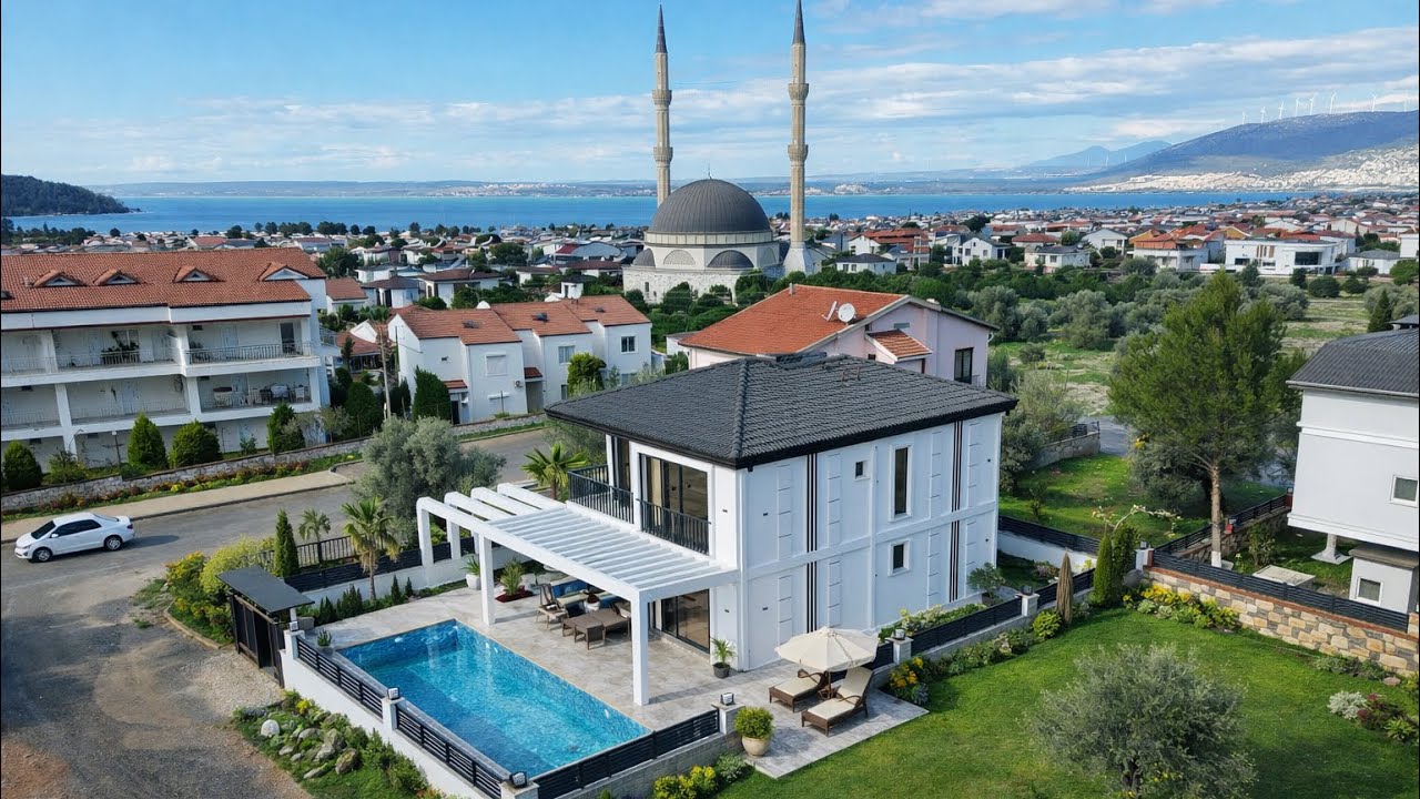 Didim Akbük’te satılık 4 + 1 havuzlu müstakil villa