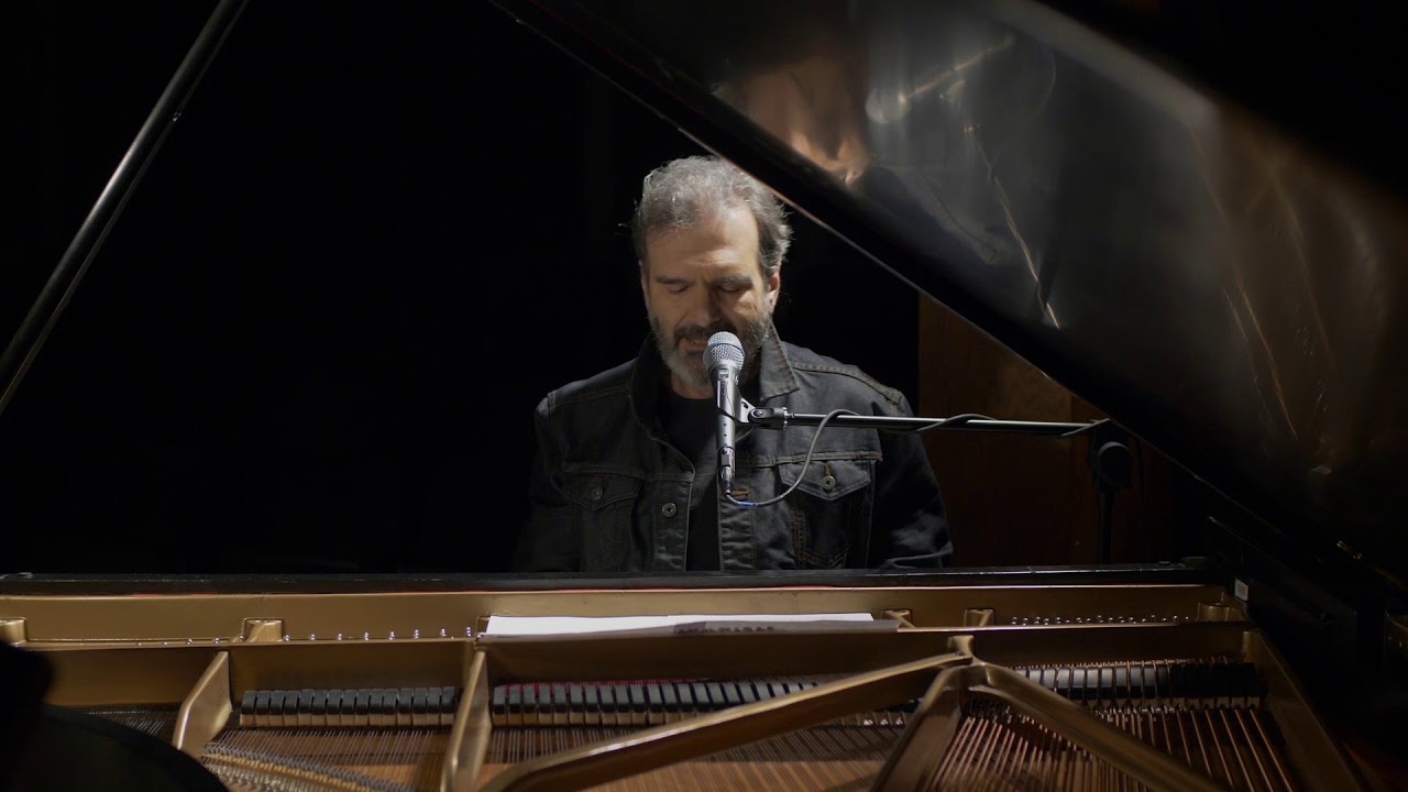 Pierre Flynn en performance Chez Georges-Émile OFF | Place des Arts