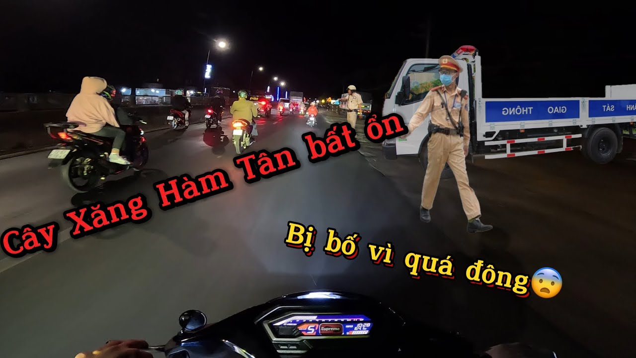 Cây Xăng Hàm Tân thất thủ vì quá đông. Hàng trăm xe bị tóm 😨.               #tour #touing #touring