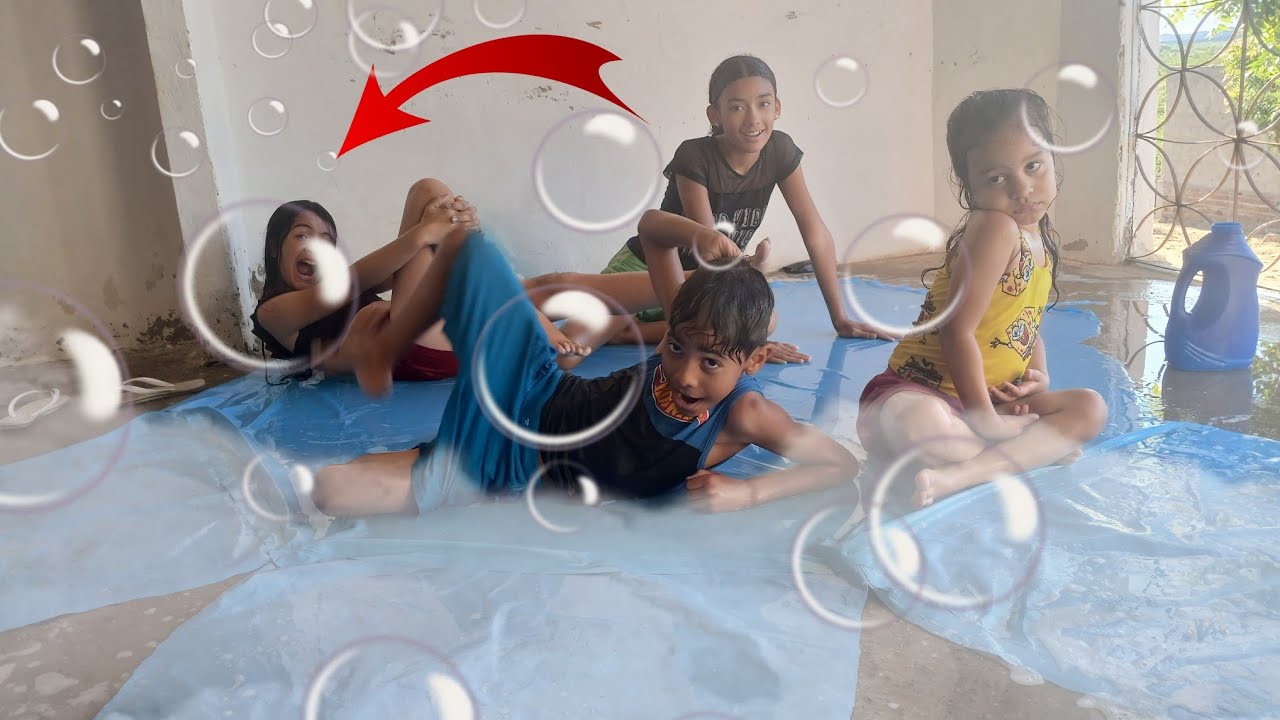 ESCORREGADO NO SABÃO!!