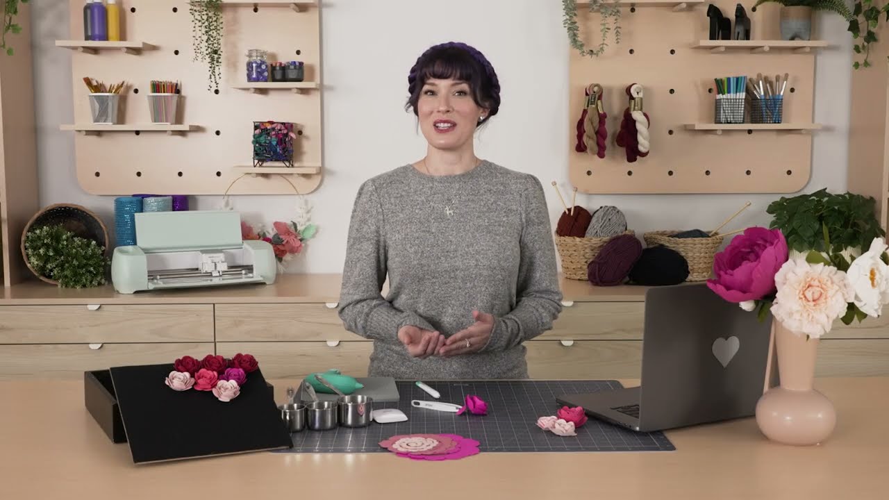Guía Cricut: Flores en 3D - técnicas para crear flores enrolladas