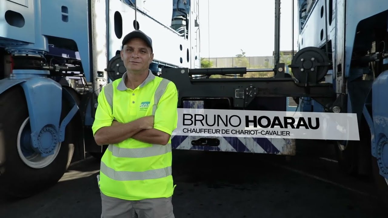 Bruno Hoarau, chauffeur de chariot cavalier à la SGM manutention (manutention portuaire).