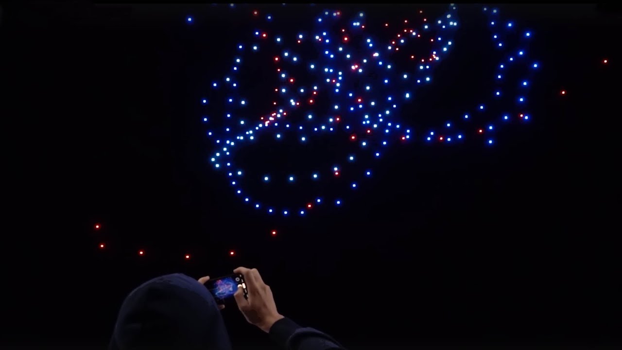 ТРИ ЦВЕТА НЕБА. Шоу дронов в День флага РФ / Drone light show