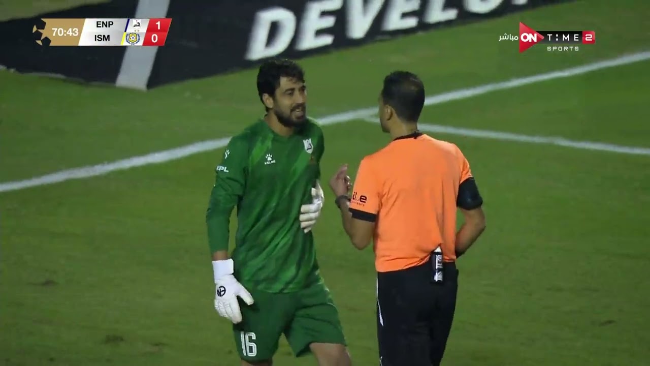 رضا السيد حارس مرمى إنبي يواصل تألقه ويتصدى ثاني ركلة جزاء بقدم خالد النبريص لاعب الإسماعيلي