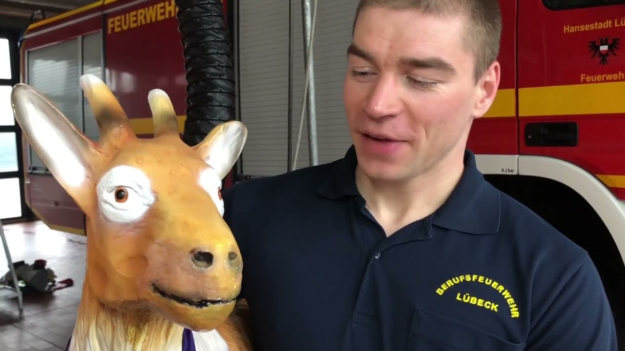 Zieglinde besucht die Wache 1 der Berufsfeuerwehr Lübeck