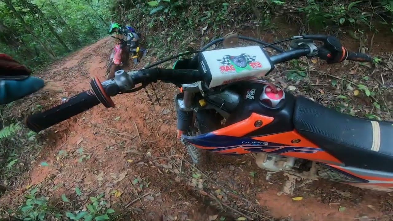 Lorezenzo mandou ver na subida da trilha