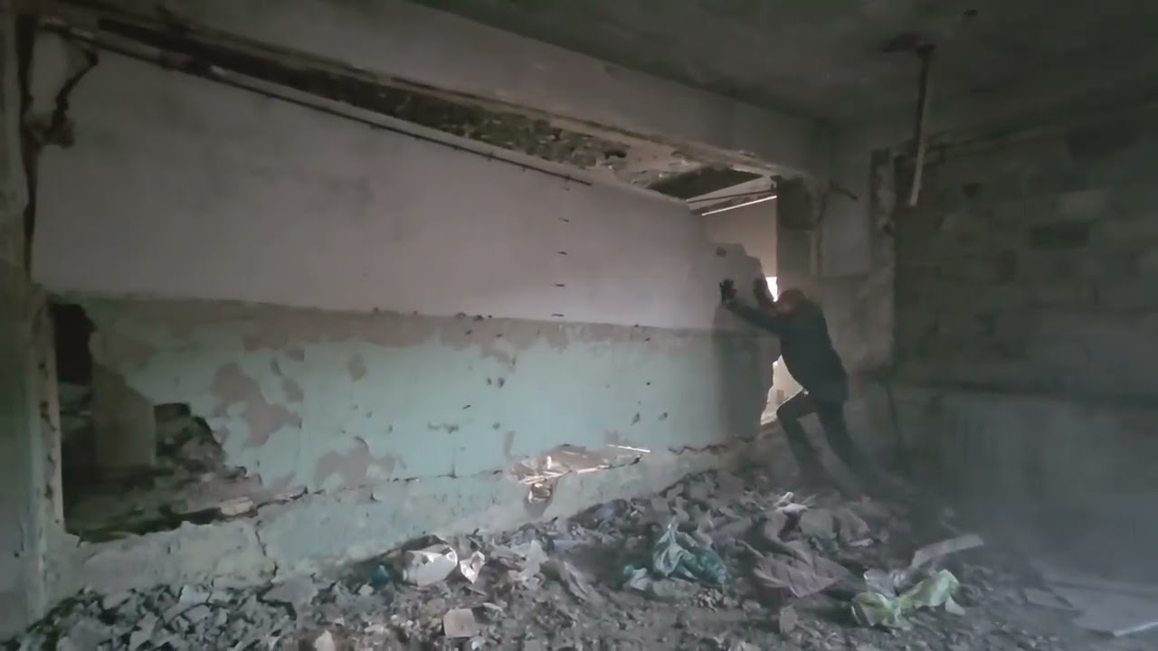 Роняем стены в заброшке (часть 2)