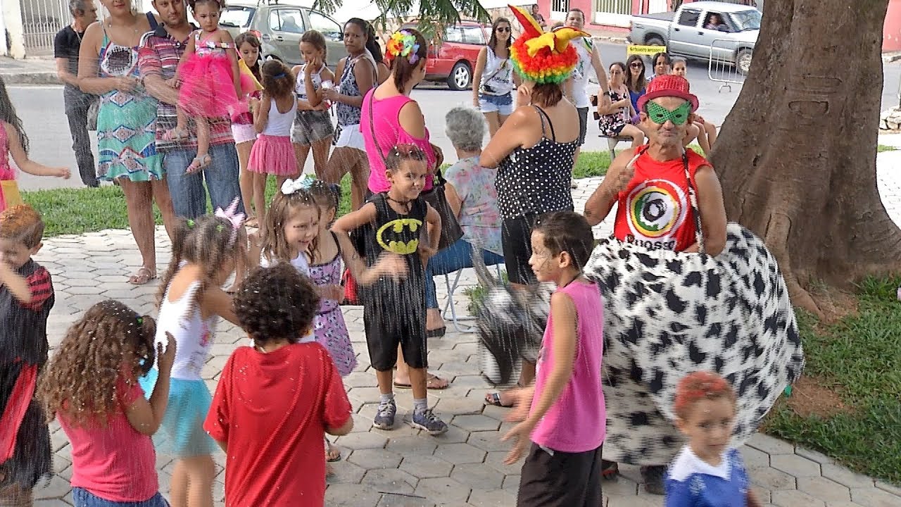 CARMO DO CAJURU: Crianças curtem Matinê de Carnaval