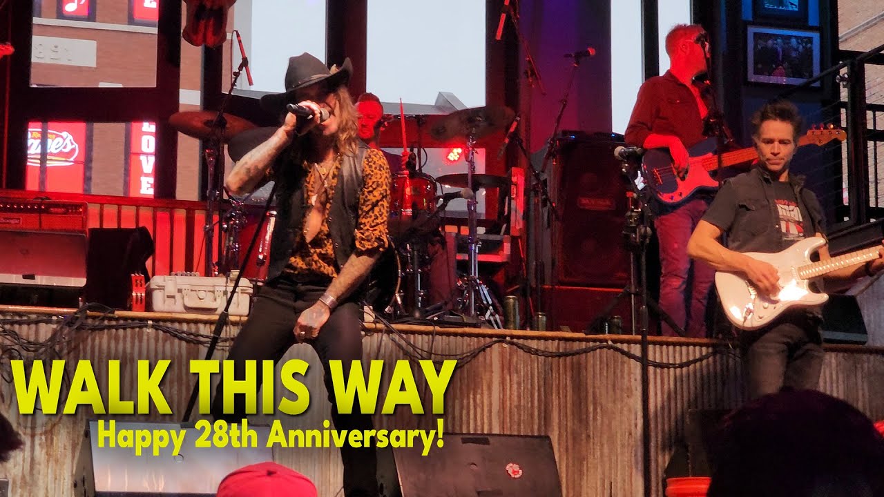 Kid Rock’s Bar: группа исполнила песню Aerosmith «Walk This Way» по заявке в честь 28-й годовщины...