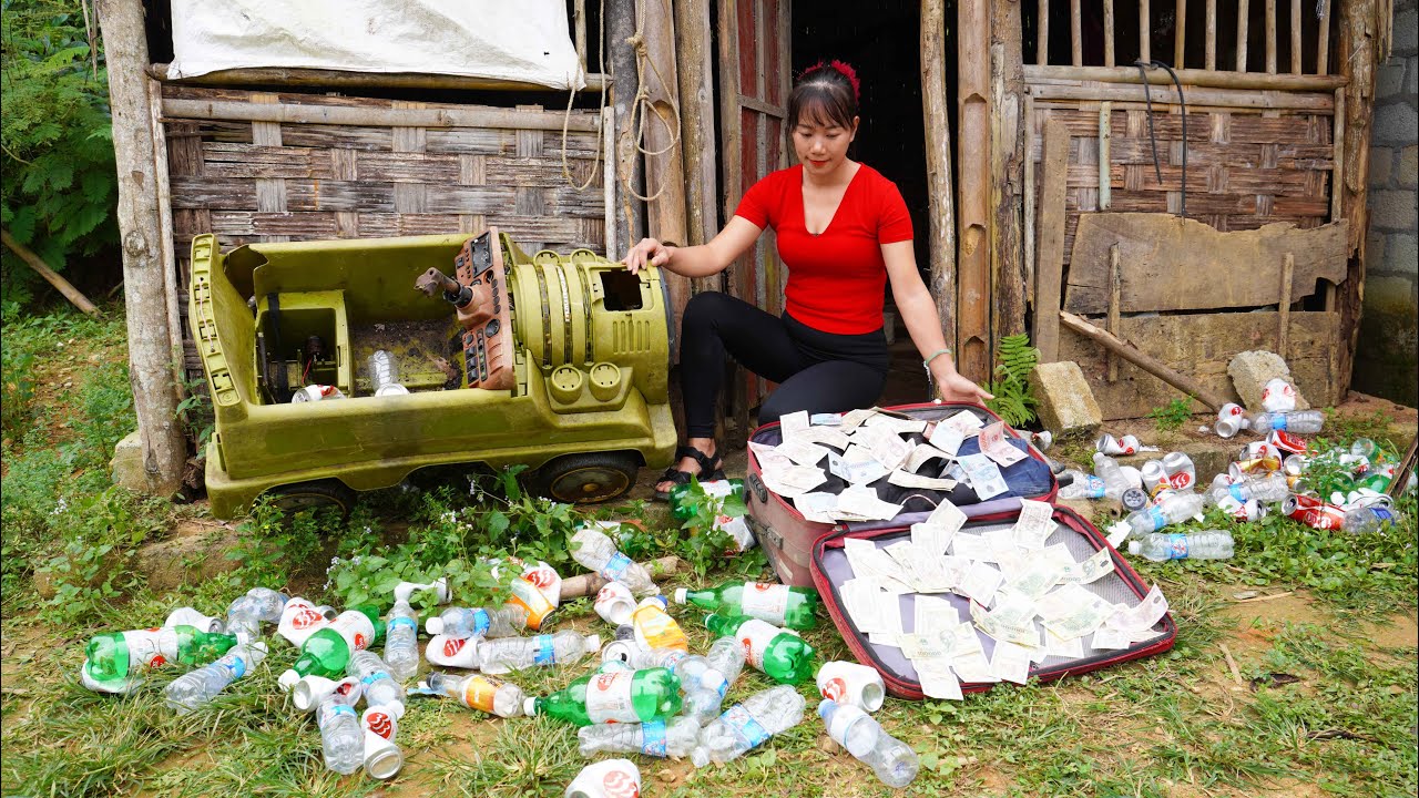 Poor Girl Picks Up Scrap | Girl Found Large Amount Of Money and An Antique Car in An Abandoned House