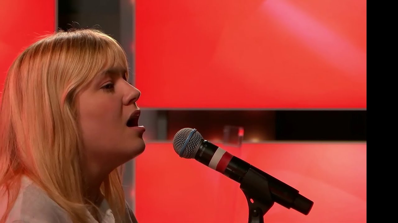 Louane - Aimer à mort - live Les Grosses Têtes RTL 21.06.2021