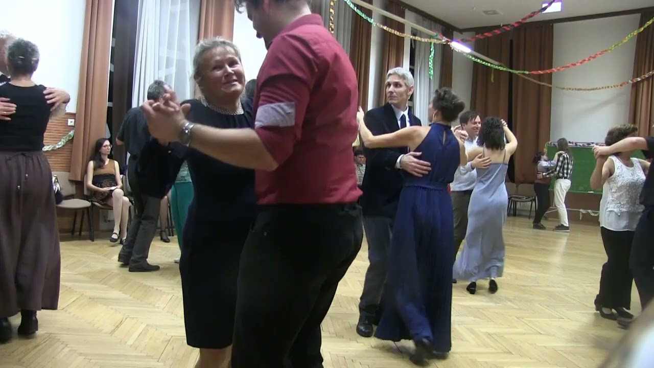 Cziráki Bálint harmonikázik a 80. bál táncrendjében
